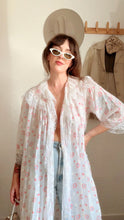 Load image into Gallery viewer, 1940s floral robe / dressing gown