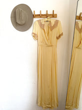 Load image into Gallery viewer, Vintage 1930s 40s dress
