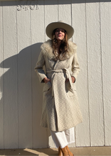 Load image into Gallery viewer, Vintage fur collar wrap coat