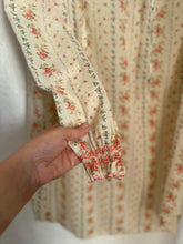 Load image into Gallery viewer, Vintage 1970s floral mini