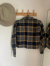 Load image into Gallery viewer, Vintage cropped plaid button up