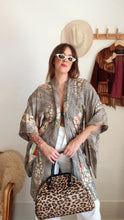 Load image into Gallery viewer, Vintage Silk Haori
