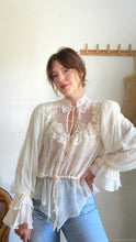 Load image into Gallery viewer, Vintage puff sleeve blouse