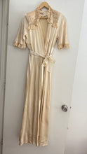 Load image into Gallery viewer, Vintage 1930s dressing gown