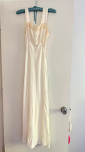 Load image into Gallery viewer, Vintage 1930s dressing gown set