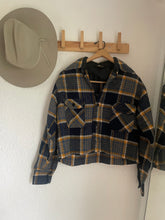 Load image into Gallery viewer, Vintage cropped plaid button up