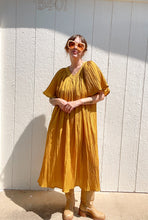 Load image into Gallery viewer, Vintage flutter sleeve dress