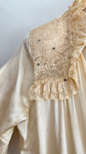 Load image into Gallery viewer, Vintage 1930s dressing gown