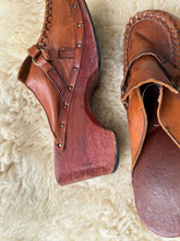 Load image into Gallery viewer, Vintage 70s clogs