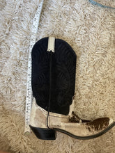 Load image into Gallery viewer, Vintage code west cowhide boots size 6.5-7