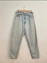 Load image into Gallery viewer, Vintage tapered Levi’s