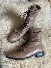 Load image into Gallery viewer, Vintage Justin’s Roper boots 7.5
