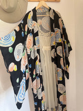 Load image into Gallery viewer, Vintage kimono