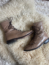 Load image into Gallery viewer, Vintage Justin’s Roper boots 7.5