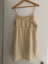 Load image into Gallery viewer, Antique silk lace step in