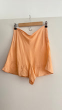 Load image into Gallery viewer, 1930s silk tap shorts