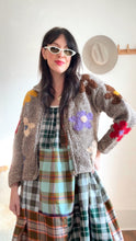Load image into Gallery viewer, Vintage wool daisy zip sweater