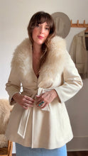 Load image into Gallery viewer, Vintage fur collar wool coat