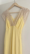 Load image into Gallery viewer, Vintage 1930s 40s gown