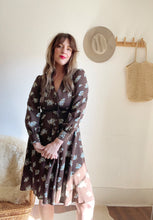 Load image into Gallery viewer, Vintage 1940s floral dress