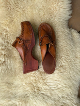 Load image into Gallery viewer, Vintage 70s clogs