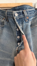 Load image into Gallery viewer, Vintage 80s/90s 501 Levis