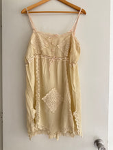 Load image into Gallery viewer, Antique silk lace step in
