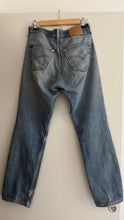 Load image into Gallery viewer, Vintage 80s/90s 501 Levis