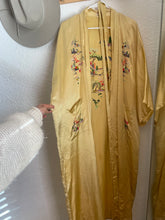 Load image into Gallery viewer, Vintage gold kimono
