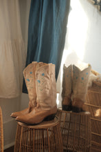 Load image into Gallery viewer, Vintage 1970s Dan Post cowboy boots
