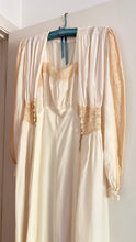 Load image into Gallery viewer, Vintage 1930s dressing gown set