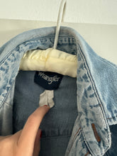 Load image into Gallery viewer, Vintage wrangler denim pearl snap