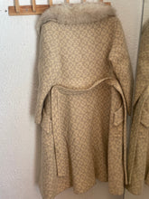 Load image into Gallery viewer, Vintage fur collar wrap coat