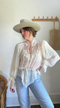 Load image into Gallery viewer, Vintage puff sleeve blouse