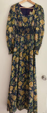 Load image into Gallery viewer, Vintage 70s floral maxi dress