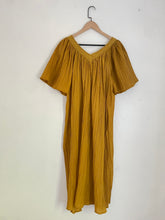 Load image into Gallery viewer, Vintage flutter sleeve dress