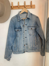 Load image into Gallery viewer, Vintage denim jacket