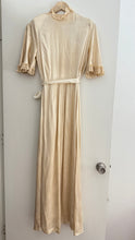 Load image into Gallery viewer, Vintage 1930s dressing gown