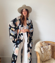 Load image into Gallery viewer, Vintage kimono