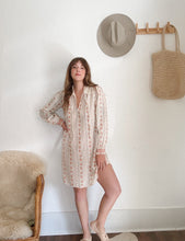 Load image into Gallery viewer, Vintage 1970s floral mini