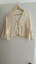 Load image into Gallery viewer, Antique flutter sleeve blouse