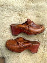 Load image into Gallery viewer, Vintage 70s clogs