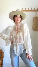 Load image into Gallery viewer, Vintage puff sleeve blouse