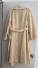 Load image into Gallery viewer, Vintage cream mohair coat