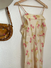 Load image into Gallery viewer, Vintage 30s 40s floral dress