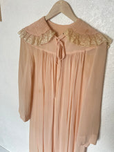 Load image into Gallery viewer, Vintage 1930s dressing down