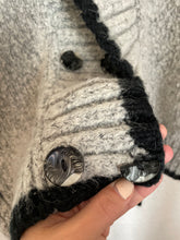 Load image into Gallery viewer, Vintage cardigan