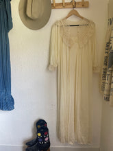 Load image into Gallery viewer, Vintage peignoir set