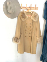 Load image into Gallery viewer, Vintage shearling coat