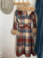 Load image into Gallery viewer, Vintage plaid coat